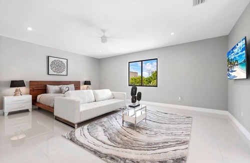 South Miami Villa | Lux 10 Bed&Bath Suite Villa w/Warm Pool & Game Rm