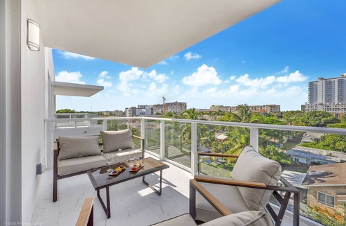 Parkside Apartment | Lux 3BR City-View Retreat in Hollywood, 2nd Floor