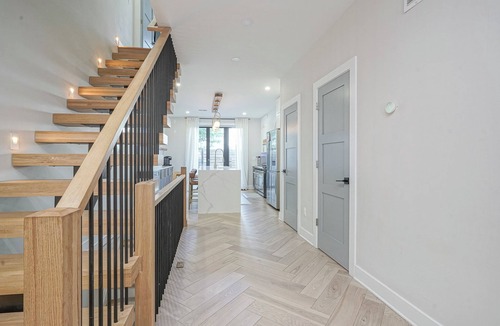 Newbold House | LUX 4BR/4.5 Bath with Roof Deck views and Steps to Subway