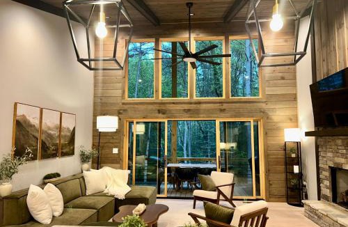 Mineral Bluff House | Lux Blue Ridge Cabin, Hot tub, Swing, PingPong!