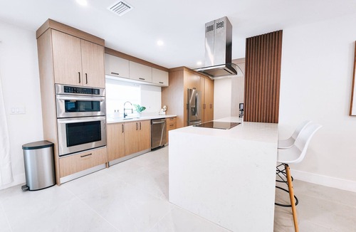 Dania Beach House | Lux Family Oasis with Heated Private Pool, King Bed & HD TVs