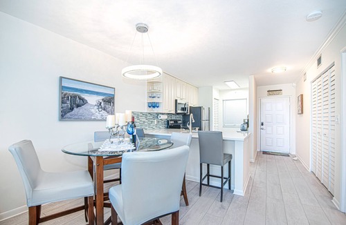 Jupiter Bay Condo | Lux Jupiter Bay condo w Fab Sunrise Lake Views close to beach