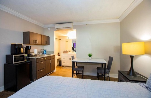 Sheffield Park Apartment | Lux Mins To Nascar HOF CDIA & Atrium Health