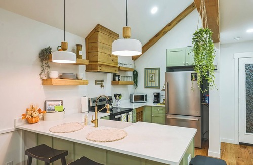 Ellijay Cabin | Lux Mountain Cabin-Hot Tub-Fire Pit-Wineries-Walk to Downtown