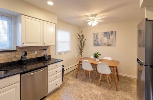 Belleville Apartment | Luxe 1 Bed: Pets OK, Parking, Laundry