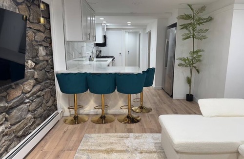 Bryn Mawr Apartment | Luxe 1BR Oasis - Prime NY Stay