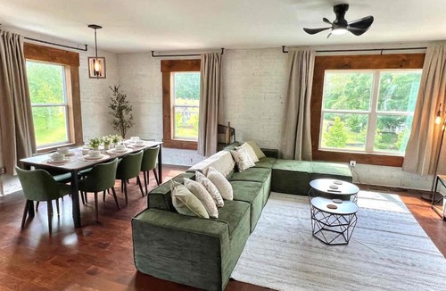 Epworth Apartment | Luxe 2 500 Sq ft Historic Retreat-Near Blue Ridge