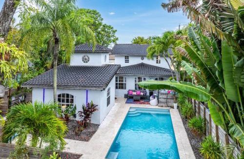 Victoria Park House | Luxe 5BR 4BA I Heated Pool 10 Min to Beach I BBQ