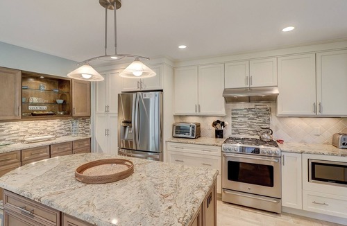 Sea Pines House | Luxe 5BR on Heron Point | Chef's Kitchen | Pool, Spa & Walk to Harbour Town | 24 Stoney Creek Road