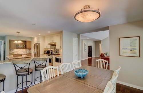 Sea Pines House | Luxe 5BR on Heron Point | Chef's Kitchen | Pool, Spa & Walk to Harbour Town | 24 Stoney Creek Road