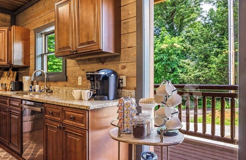 Caton Cabin | Luxe 8BR w/Pool,Outdoor Play Area, Huge Sports Bar