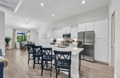 Pelican House | Luxe Canal Home, Boat Rental, Walk to Cape Harbour