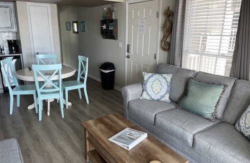 Cedar Key Condo | Luxe Condo Living at Island Place 215!