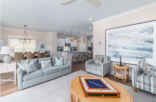 Folly Field House | Luxe Family Gem-FREE Heated Pool~Walk to Beach~BBQ