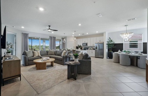 Venice House | Luxe Golf Coach Home Near Venice Beach FL