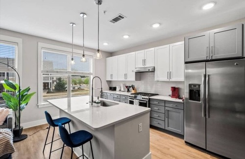 Charlotte Apartment | Luxe King 3BR Suite in Waverly Charlotte