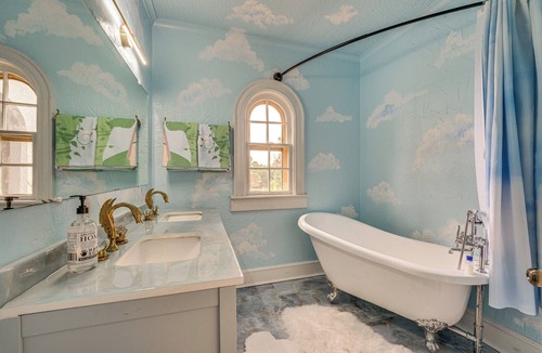 Highland Park Villa | Luxe Lake Wales Villa: 'The Orlando Dragon Castle'