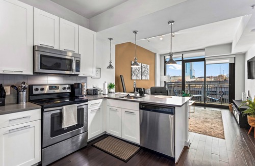 Atlanta Apartment | Luxe Latte High-rise self check-in Balcony views
