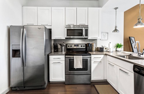 Atlanta Apartment | Luxe Latte High-rise self check-in Balcony views