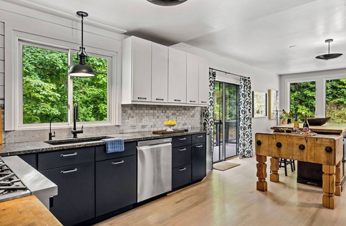 Black Mountain House | Luxe Mountain Home: Hot Tub, Sauna, Firepit, Games