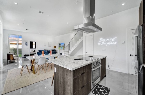 Lake Ridge House | Luxe NEW Modern Home with Pool