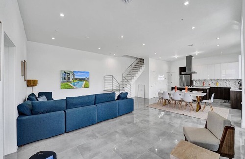 Lake Ridge House | Luxe NEW Modern Home with Pool
