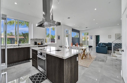 Lake Ridge House | Luxe NEW Modern Home with Pool - N