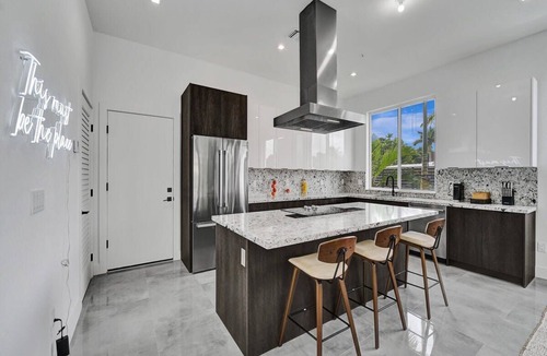 Lake Ridge House | Luxe NEW Modern Home with Pool - N