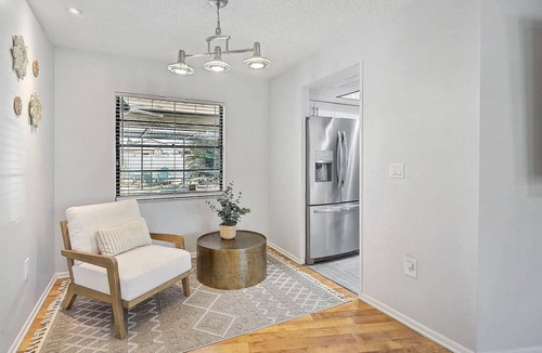 Whitfield House | Luxe Oasis w/Private Pool, Fire Pit, Dog Friendly, Near Beaches, Shopping, Dining and Attractions!