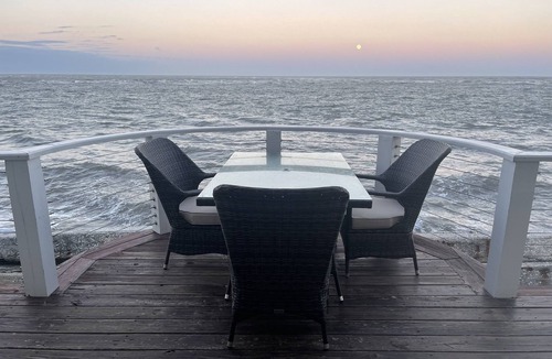 Saint Helena Island House | Luxe on the OCEAN w/limo cart, firepit, paddle boards, pingpong, bikes, pets ok