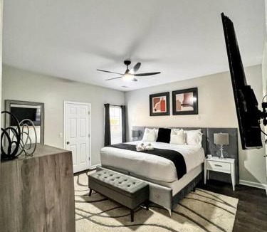 Cliftondale House | LUXE Retreat - Outdoor Oasis, Game Room, Fire Pit