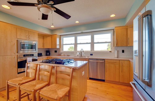 Spring Hill House | Luxe Spring Hill Home w/Patio & Dock!