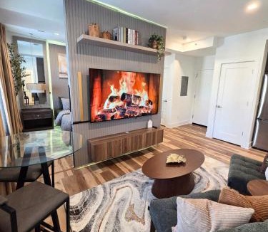 Garden Hills Apartment | Luxe Suite - Comfort - King Bed and Free Parking