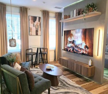 Garden Hills Apartment | Luxe Suite - Comfort - King Bed and Free Parking