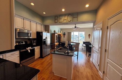 Clearwater Beach House | Luxe townhouse 2 blk walk to Clearwater Beach, Pier 60, Rooftop patio sunsets