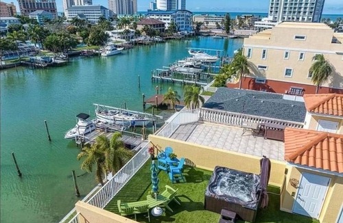 Clearwater Beach House | Luxe townhouse 2 blk walk to Clearwater Beach, Pier 60, Rooftop patio sunsets