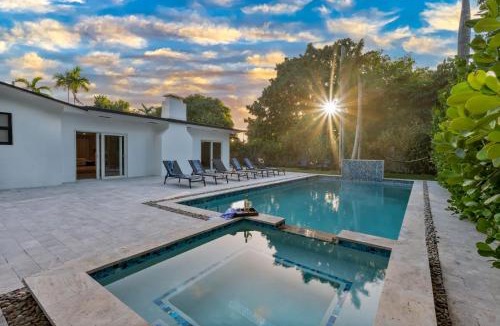 Golden Glades House | LUXE Villa Heated Pool Fire Pit GAMES