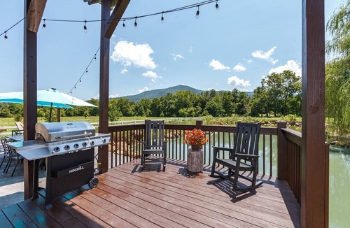 Wears Valley House | Luxe Waterfront Mtn Views Bowling Pool Pickleball