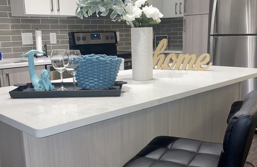 Oakland Apartment | Luxurious 1BD 1BR Downtown ATL w/pool view balcony