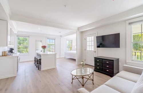 Stevensville House | Luxurious 24-Bedroom Mansion Retreat complete with private pool & public dining.