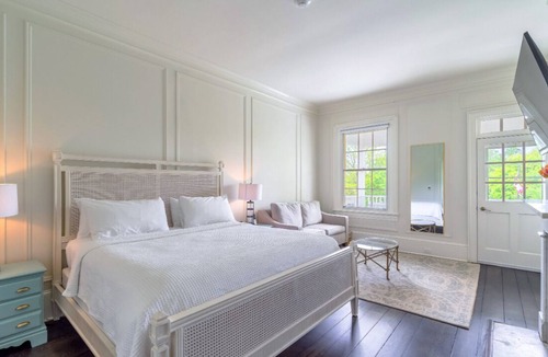 Stevensville House | Luxurious 24-Bedroom Mansion Retreat complete with private pool & public dining.