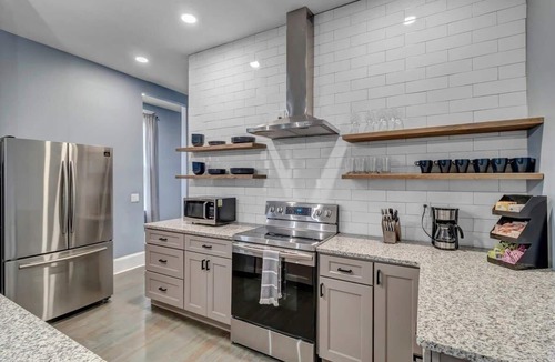 Springfield Apartment | Luxurious 3 BR Apt in the Heart of Springfield