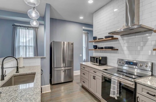 Springfield Apartment | Luxurious 3 BR Apt in the Heart of Springfield