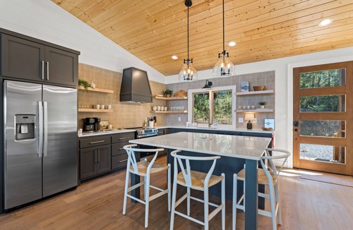 Morganton Cabin | Luxurious 4-Bedroom Mountain Cabin, Amazing Mountain Views, HotTub, 4 Fireplaces