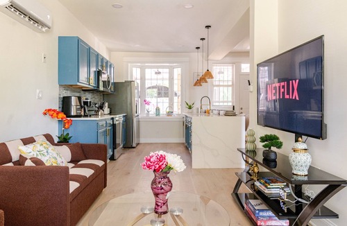 Northeast House | Luxurious 5 Bedroom House!1 Mile from Capitol Hill!