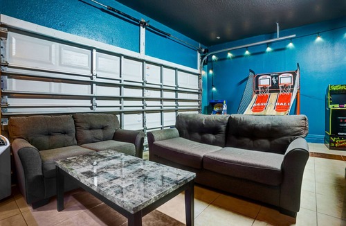 Wellington House | Luxurious 5BD/4BA House Private Heated Pool Karaoke in Playroom Close to Disney