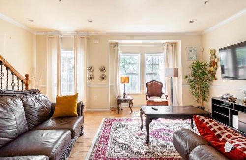 Northeast House | Luxurious and Peaceful Room in Washington DC