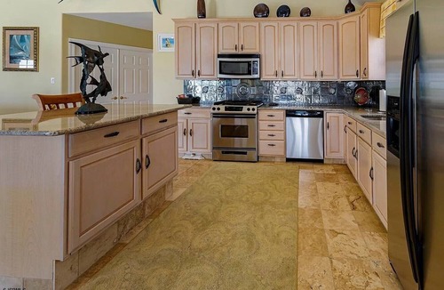 Southend House | Luxurious Beach Block 4-Bdrm House for the whole family - prices reduced!