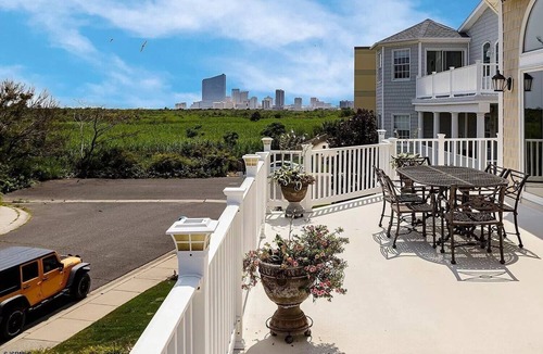 Southend House | Luxurious Beach Block 4-Bdrm House for the whole family - prices reduced!