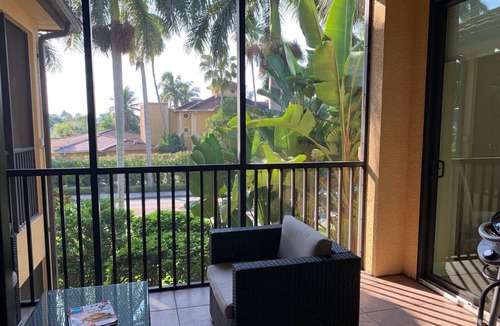 East Naples House | Luxurious Boutique Resort/Spa cottage located in the heart of beautiful Naples